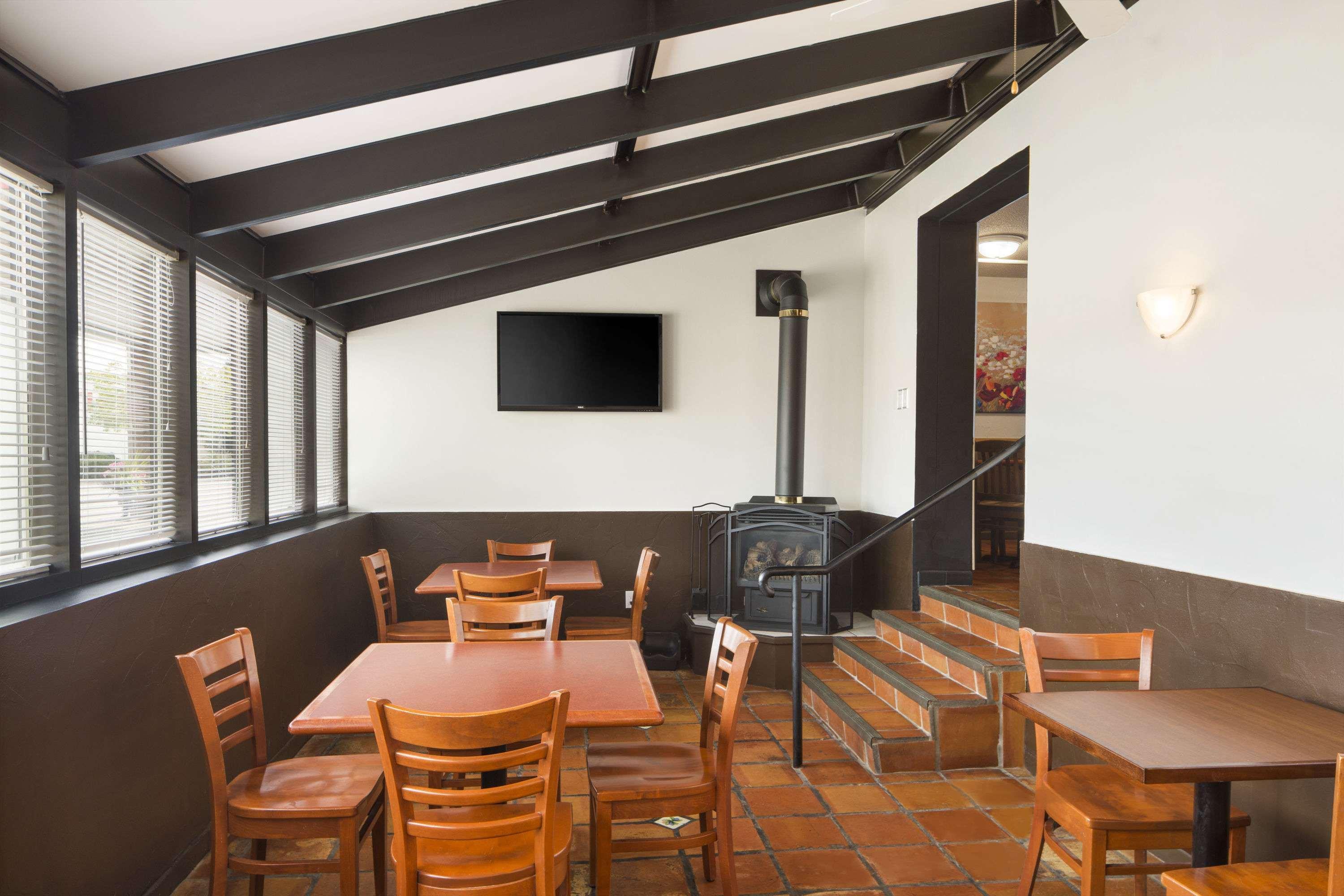 Days Inn By Wyndham Brantford Buitenkant foto