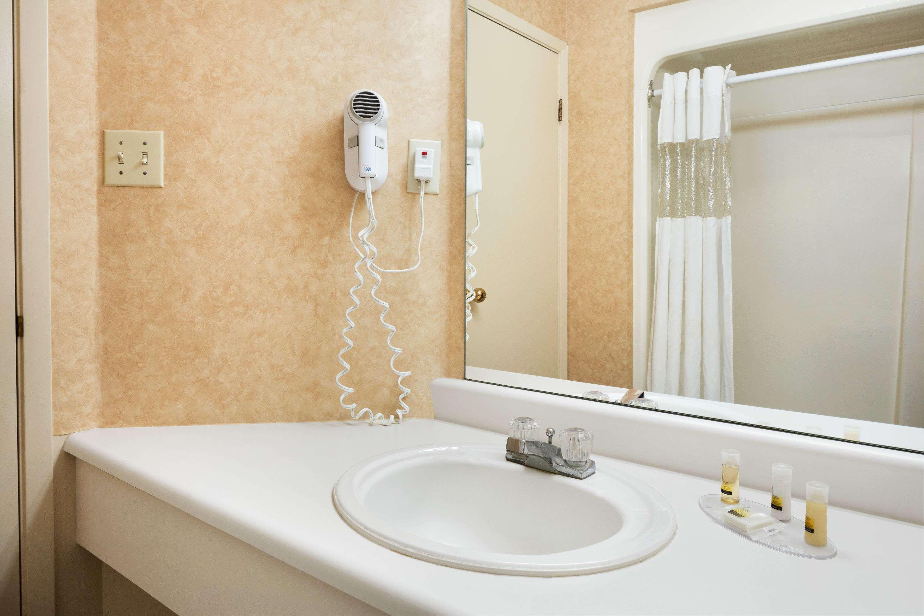 Days Inn By Wyndham Brantford Buitenkant foto