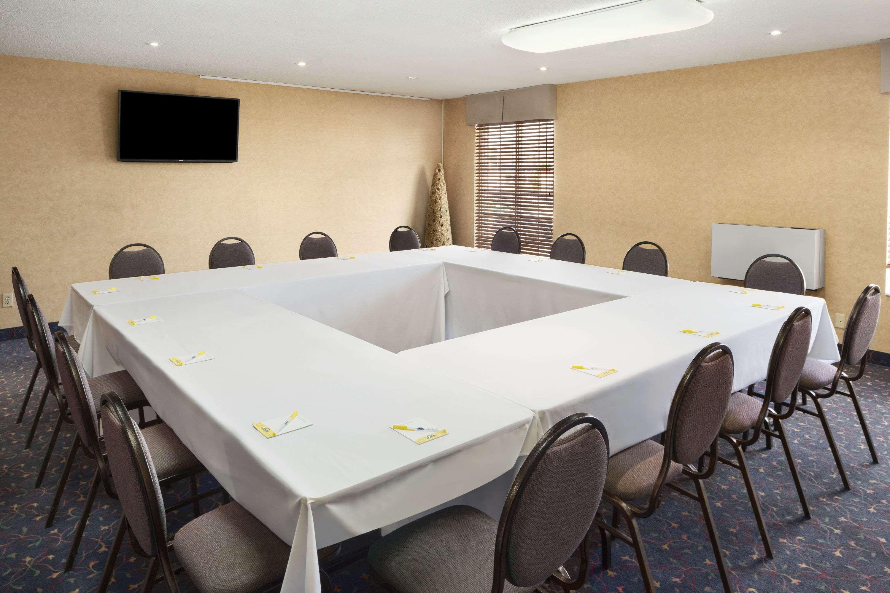 Days Inn By Wyndham Brantford Buitenkant foto